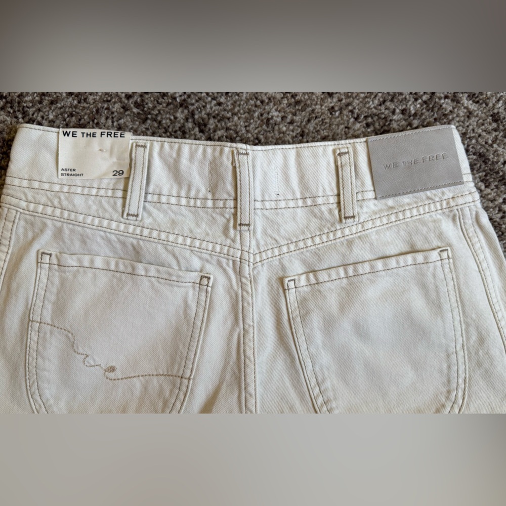 FREE PEOPLE WE THE FREE ASTER
SEAMED RELAXED STRAIGHT LEG JEANS
SIZE 29 CREAM - Picture 8 of 15